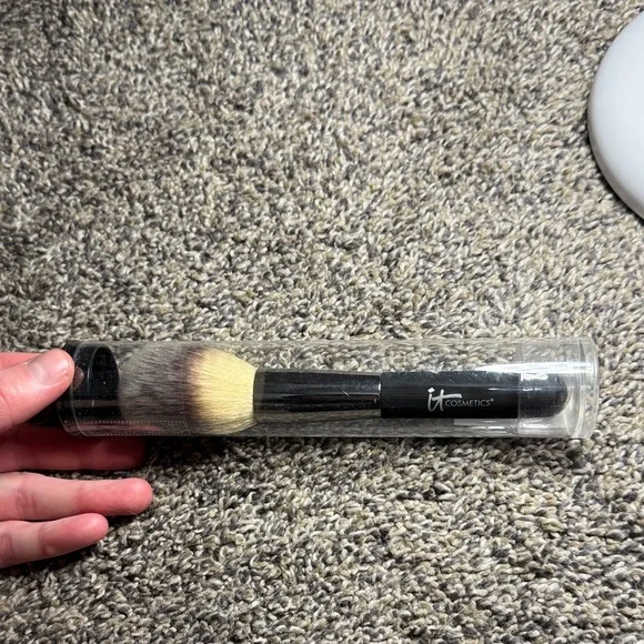 IT Cosmetics Heavenly Luxe Wand Ball Powder Brush #8 - Picture 2 of 5